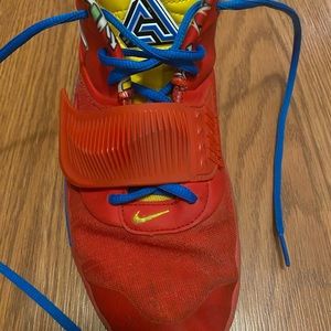 BIG KIDS' NIKE FREAK 3 SE BASKETBALL SHOES